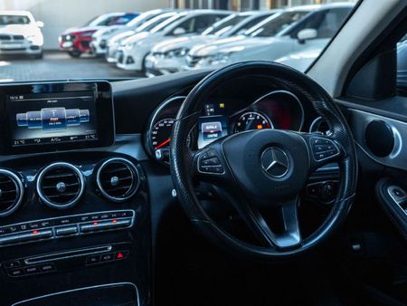2016-Mercedes-Benz-C-Class-Mercedes-Benz-C180-auto_18