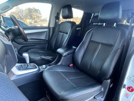 2020-Isuzu-D-Max-300-LX-4x4-Auto-Double-Cab_10
