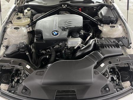 2013-BMW-Z4-sDrive20i_9