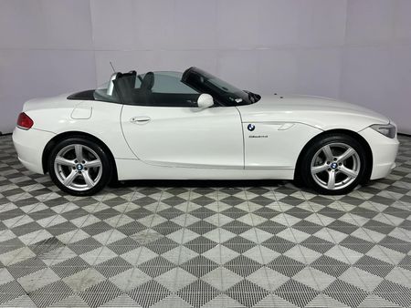 2013-BMW-Z4-sDrive20i_13