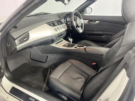 2013-BMW-Z4-sDrive20i_6