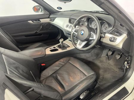 2013-BMW-Z4-sDrive20i_7