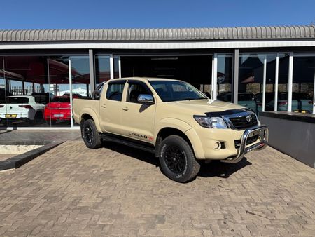2015-Toyota-Hilux-27-VVTi-Legend-45-Raised-Body-Double-Cab_0