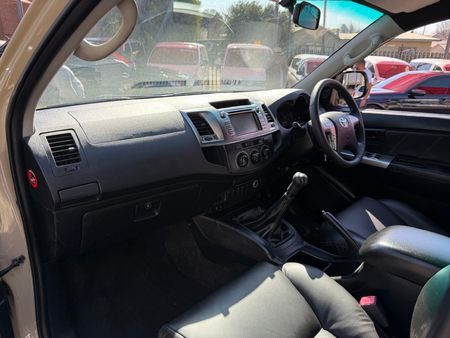 2015-Toyota-Hilux-27-VVTi-Legend-45-Raised-Body-Double-Cab_9