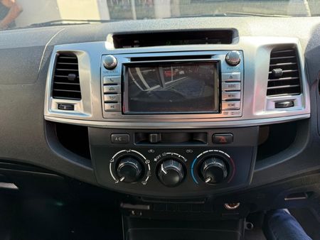 2015-Toyota-Hilux-27-VVTi-Legend-45-Raised-Body-Double-Cab_11