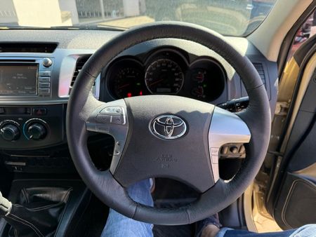 2015-Toyota-Hilux-27-VVTi-Legend-45-Raised-Body-Double-Cab_12