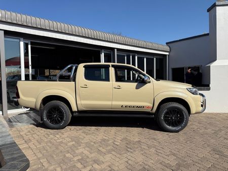 2015-Toyota-Hilux-27-VVTi-Legend-45-Raised-Body-Double-Cab_1