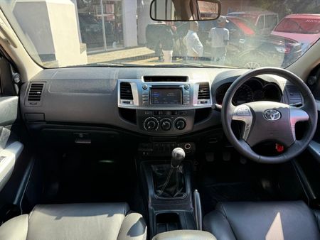 2015-Toyota-Hilux-27-VVTi-Legend-45-Raised-Body-Double-Cab_5