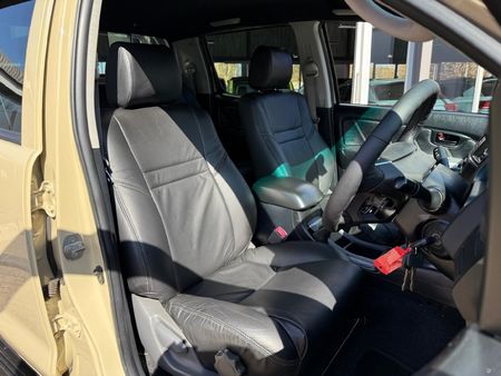 2015-Toyota-Hilux-27-VVTi-Legend-45-Raised-Body-Double-Cab_7