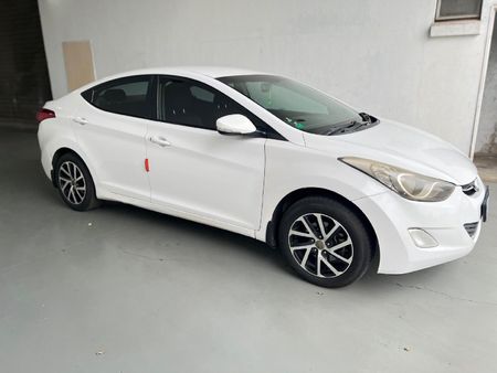 2013-Hyundai-Elantra-16-GLS-Premium_0