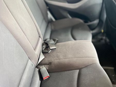 2013-Hyundai-Elantra-16-GLS-Premium_10