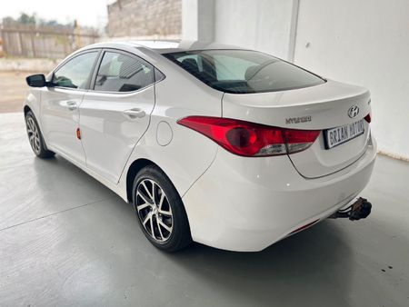 2013-Hyundai-Elantra-16-GLS-Premium_5
