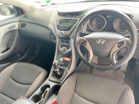 2013-Hyundai-Elantra-16-GLS-Premium_8