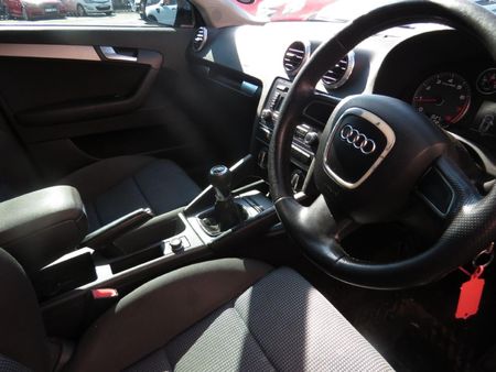 2010-Audi-A3-Sportback-18-TFSI-Ambition_18