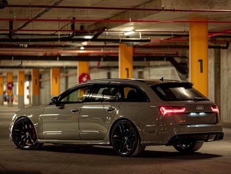 2016-Audi-RS6-Avant-quattro_12