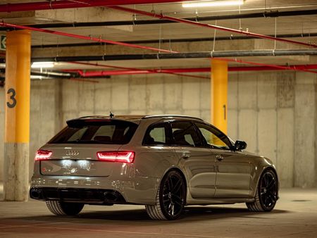 2016-Audi-RS6-Avant-quattro_16