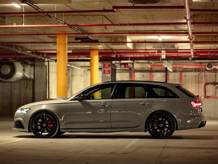 2016-Audi-RS6-Avant-quattro_17