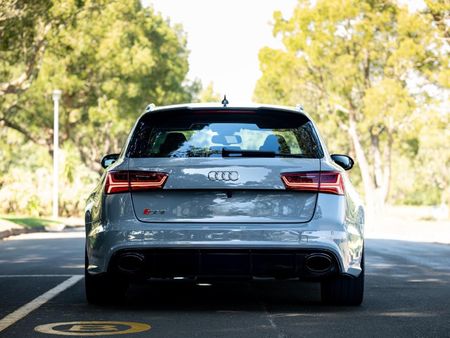 2016-Audi-RS6-Avant-quattro_2