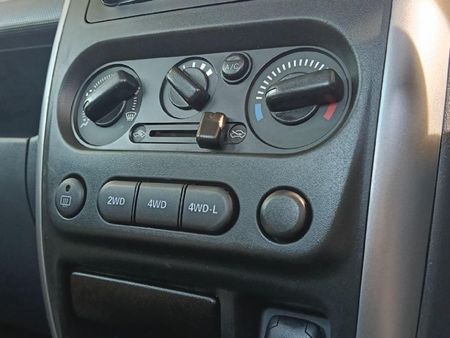 2013-Suzuki-Jimny-13_16