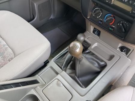 1998-Nissan-Patrol-45E-GL_11