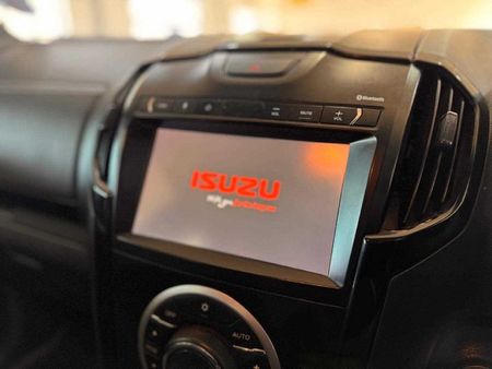 2022-Isuzu-D-Max-300-LX-Double-Cab_15