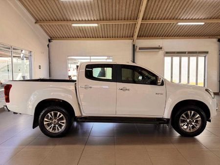 2022-Isuzu-D-Max-300-LX-Double-Cab_4
