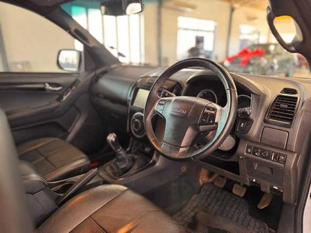 2022-Isuzu-D-Max-300-LX-Double-Cab_6