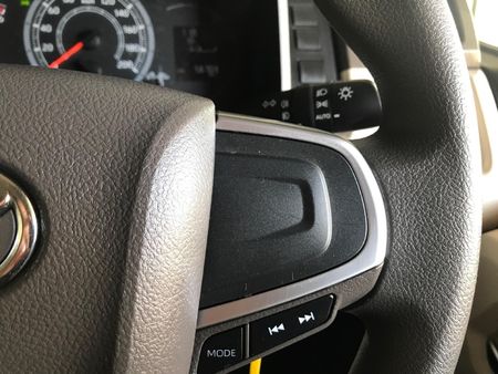2023-Toyota-Quantum-28-GL-11-seat_9