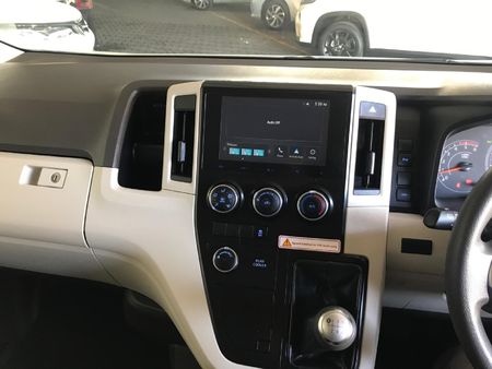 2023-Toyota-Quantum-28-GL-11-seat_15
