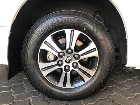 2023-Toyota-Quantum-28-GL-11-seat_20