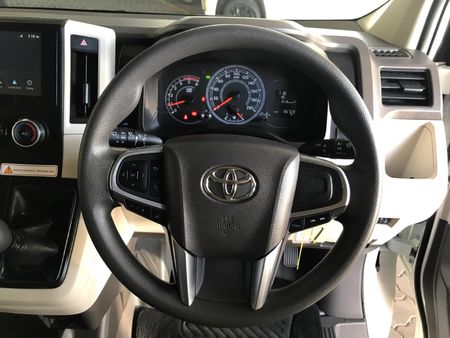 2023-Toyota-Quantum-28-GL-11-seat_7