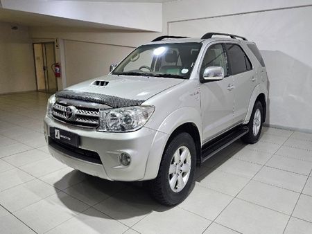 2009-Toyota-Fortuner-30-D-4D-Raised-Body-Auto_0