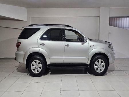 2009-Toyota-Fortuner-30-D-4D-Raised-Body-Auto_1