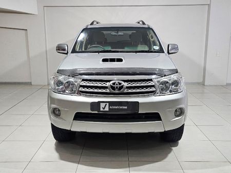 2009-Toyota-Fortuner-30-D-4D-Raised-Body-Auto_3