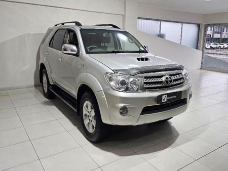 2009-Toyota-Fortuner-30-D-4D-Raised-Body-Auto_4