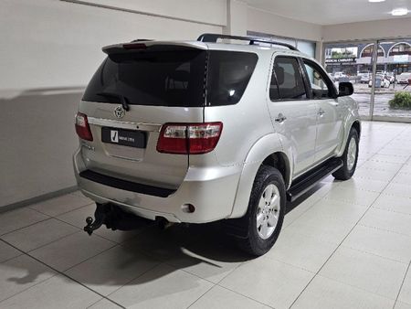 2009-Toyota-Fortuner-30-D-4D-Raised-Body-Auto_5