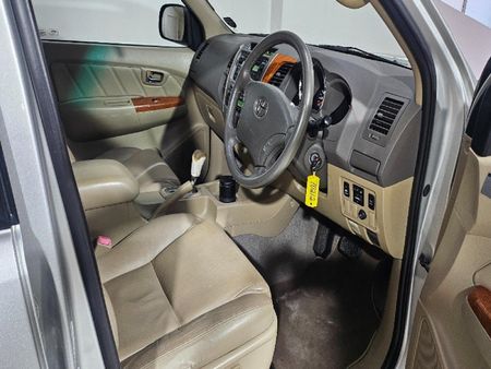 2009-Toyota-Fortuner-30-D-4D-Raised-Body-Auto_7