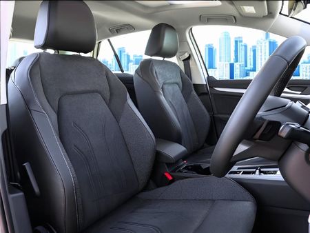 2026-Volkswagen-Golf-14-TSI-Life-Auto-110kw_6