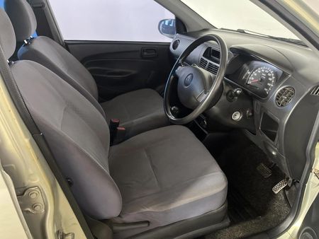 2005-Daihatsu-Charade-CX-Auto_9