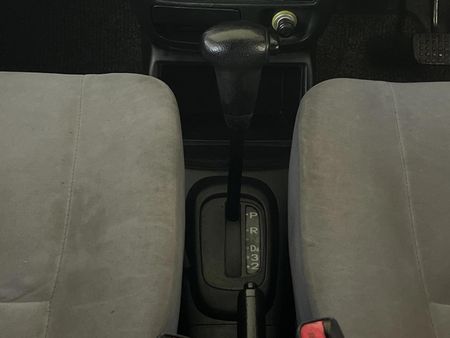 2005-Daihatsu-Charade-CX-Auto_10