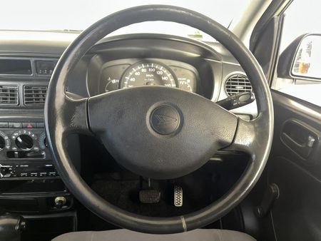 2005-Daihatsu-Charade-CX-Auto_11