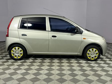 2005-Daihatsu-Charade-CX-Auto_15