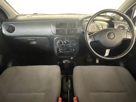 2005-Daihatsu-Charade-CX-Auto_1