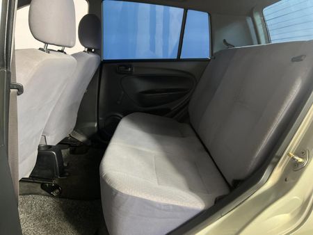 2005-Daihatsu-Charade-CX-Auto_3