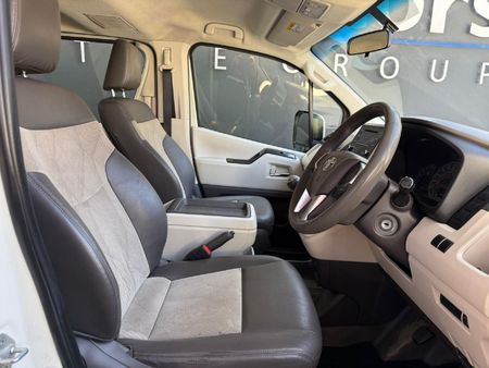 2019-Toyota-Quantum-28-GL-11-seat_4