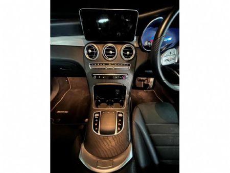 2021-Mercedes-Benz-GLC-Coupe-220d-4Matic_10