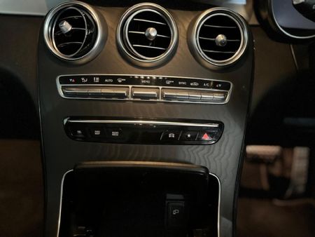 2021-Mercedes-Benz-GLC-Coupe-220d-4Matic_12