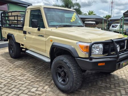 2010-Toyota-Land-Cruiser-79-40-Single-Cab_0
