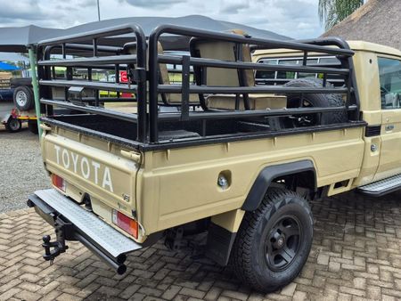 2010-Toyota-Land-Cruiser-79-40-Single-Cab_2
