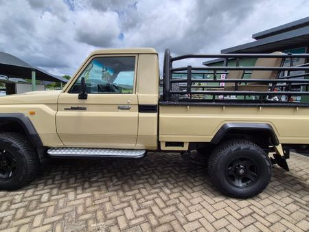 2010-Toyota-Land-Cruiser-79-40-Single-Cab_5